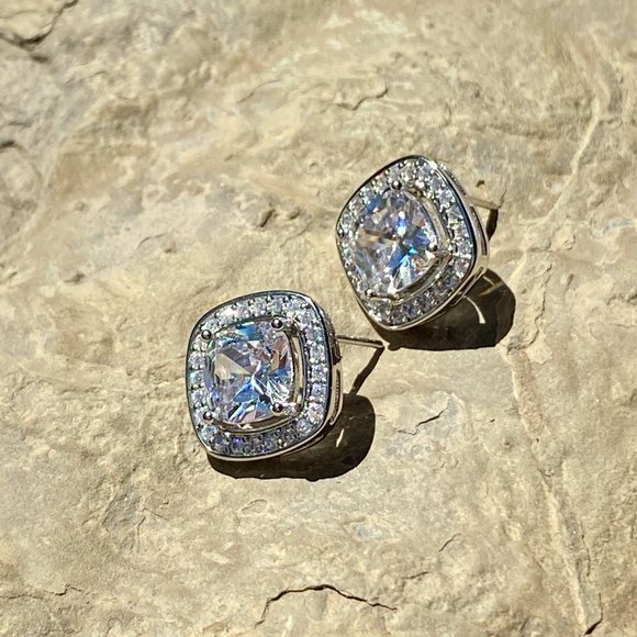 1.6 cm Cubic Zirconia Stud Earrings - Picture 10 of 10